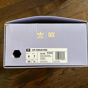 IVY PARK forum mid size usw7 never worn brand new